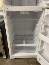 Load image into Gallery viewer, GE Refrigerator - 5677
