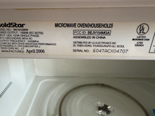 Load image into Gallery viewer, (T08881) Goldstar Microwave - 8881
