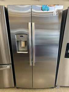GE 21.8 cu Ft Counter Depth Refrigerator - 6827