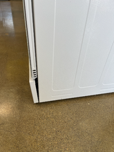 Load image into Gallery viewer, GE - Stainless Gas Stove - 5945
