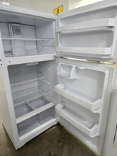 Load image into Gallery viewer, (T08745) Hotpoint Refrigerator - 8745

