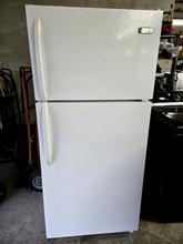 Load image into Gallery viewer, (T08636) Frigidaire Refrigerator - 8636
