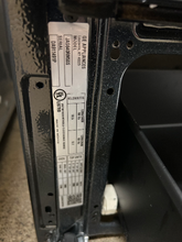 Load image into Gallery viewer, GE 24" Electric Stove - 6831
