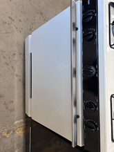 Load image into Gallery viewer, (T08668) Hotpoint Gas Stove - 8668
