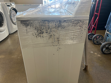 Load image into Gallery viewer, Kenmore Washer - 7770
