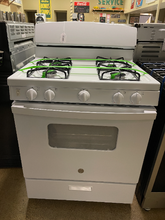 Load image into Gallery viewer, GE White Gas Stove - 5577
