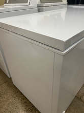 Load image into Gallery viewer, Frigidaire 14.8 cu ft Chest Freezer - 7201
