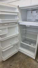 Load image into Gallery viewer, (T08784) Frigidaire Refrigerator - 8784

