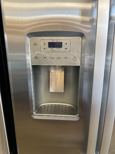 GE 21.8 cu Ft Counter Depth Refrigerator - 6827