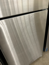 Load image into Gallery viewer, Amana 18.2 cu ft Stainless Steel Refrigerator - 7600
