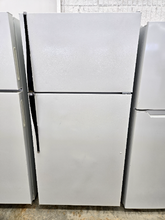 Load image into Gallery viewer, Hotpoint Refrigerator - 8104
