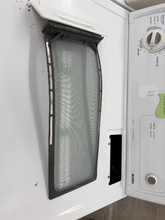 Load image into Gallery viewer, (T08811) Kenmore Washer and Electric Dryer Set - 8725-8726

