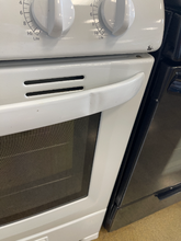 Load image into Gallery viewer, Hotpoint 24 in Gas Stove - 6366
