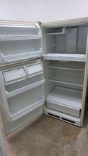 Load image into Gallery viewer, (T08148) Hotpoint Refrigerator - 8148
