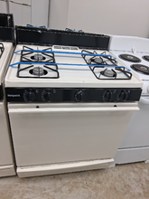 Load image into Gallery viewer, Hotpoint Gas Stove - 8194
