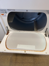 Load image into Gallery viewer, Whirlpool Washer and Gas Dryer Set - 5264 - 4061
