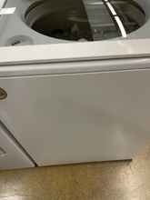 Load image into Gallery viewer, Whirlpool 3.8 cu ft Washer and 7 cu ft Gas Dryer Set - 6044 - 6059
