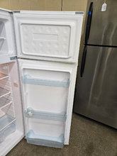 Load image into Gallery viewer, Criterian Refrigerator - 7877
