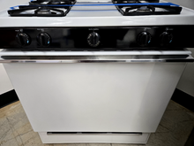 Load image into Gallery viewer, Hotpoint Gas Stove - 8153

