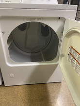 Load image into Gallery viewer, Whirlpool Washer and Gas Dryer Set - 5824 - 5822
