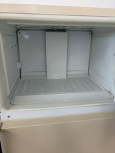 Load image into Gallery viewer, (T08739) Hotpoint Refrigerator - 8739
