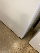 Load image into Gallery viewer, Amana Washer and Gas Dryer Set 5479 - 5439
