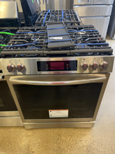 Load image into Gallery viewer, Frigidaire Gallery 6.0 cu ft Gas Stove - 4449
