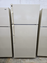Load image into Gallery viewer, (T08555) Hotpoint Refrigerator - 8555
