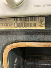 Load image into Gallery viewer, Whirlpool Gas Stove - 7588
