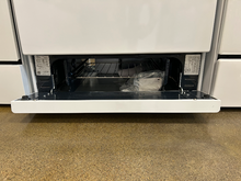 Load image into Gallery viewer, Hotpoint Gas Stove - 6847
