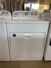 Load image into Gallery viewer, Whirlpool Washer and Gas Dryer Set - 6169 - 6141
