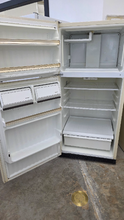 Load image into Gallery viewer, (T08205) Hotpoint Refrigerator - 8205
