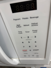 Load image into Gallery viewer, (T08826) Frigidaire Microwave - 8826
