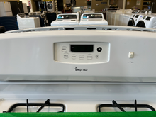 Load image into Gallery viewer, Magic Chef Gas Stove - 6942
