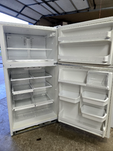 Load image into Gallery viewer, (T08654) Kenmore Refrigerator - 8654
