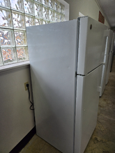 Load image into Gallery viewer, (T09099) GE Refrigerator - 9099

