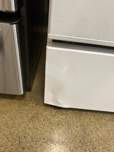 Load image into Gallery viewer, GE White Gas Stove - 7046
