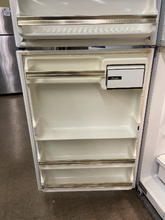 Load image into Gallery viewer, Hotpoint Refrigerator - 3295
