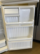 Load image into Gallery viewer, HotPoint Refrigerator - 0199
