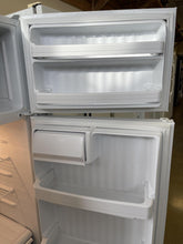 Load image into Gallery viewer, Hotpoint Refrigerator - 3258

