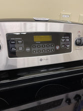 Load image into Gallery viewer, GE Stainless Electric Stove - 5422
