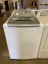 Load image into Gallery viewer, Whirlpool Washer and Gas Dryer Set - 3088 - 1769
