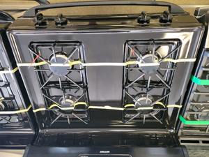 Hotpoint Black Gas Stove - 1747