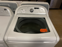 Load image into Gallery viewer, Whirlpool Cabrio Washer and Gas Dryer Set - 2944 - 3169
