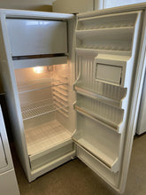 Load image into Gallery viewer, GE Refrigerator - 6617
