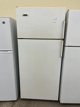 Load image into Gallery viewer, White Westinghouse Refrigerator - 3468
