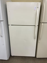 Load image into Gallery viewer, Kenmore Refrigerator - 5802
