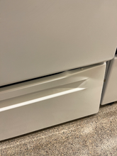 Load image into Gallery viewer, Amana Electric Coil Stove - 2139
