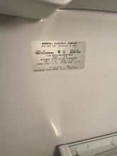 Load image into Gallery viewer, GE Refrigerator - 3132
