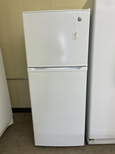 Load image into Gallery viewer, GE Refrigerator - 5247

